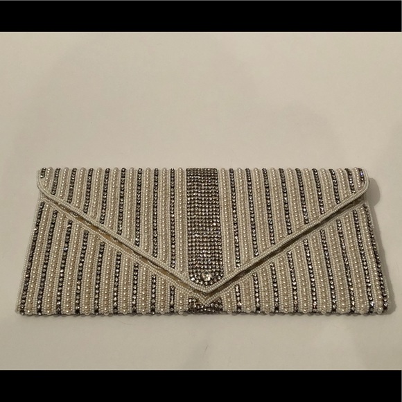 NWOT Handmade white evening clutch - Picture 2 of 3